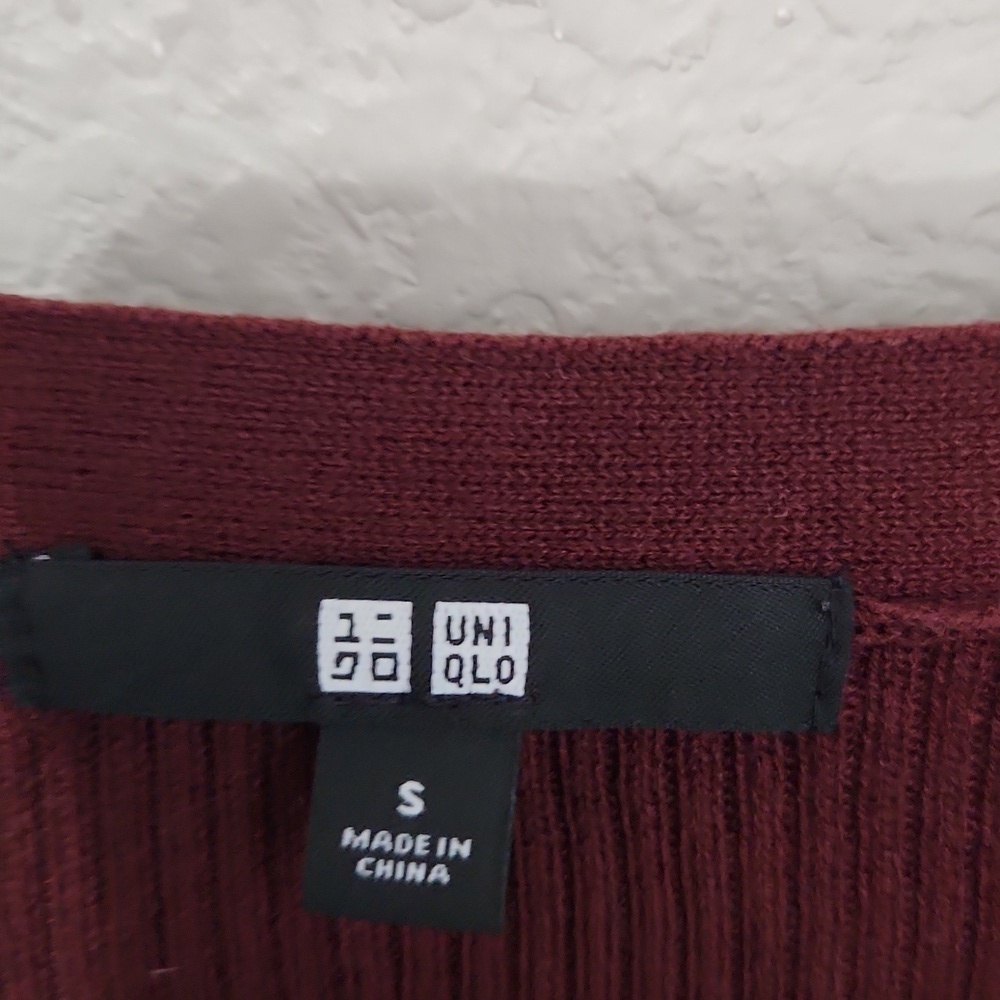 Uniqlo Cardigan Womens Size S Lomv Button Sweater Maroon - Picture 2 of 7